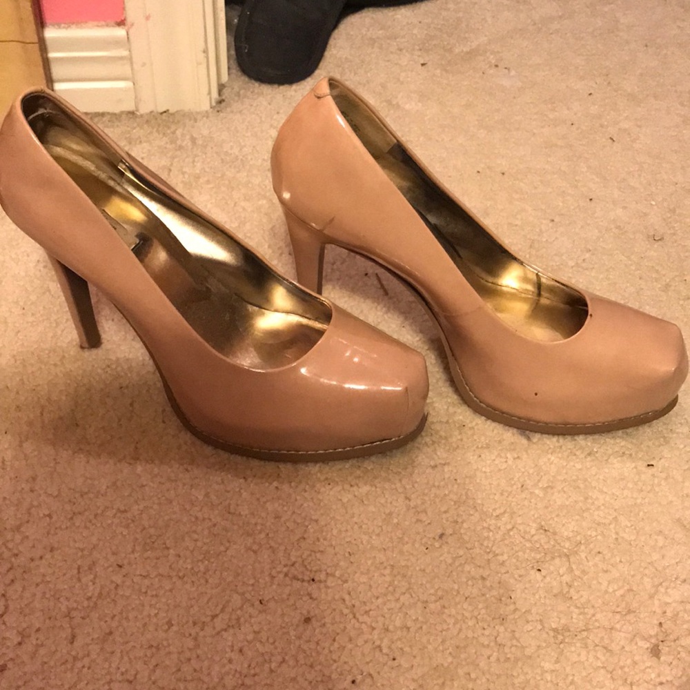 Nude Pumps - Picture 3 of 4